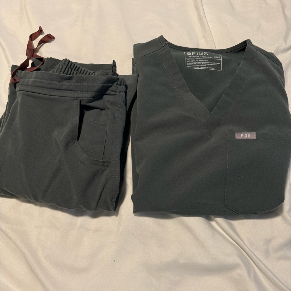 FIGS BONSAI SCRUBS TOP+BOTTOM SET